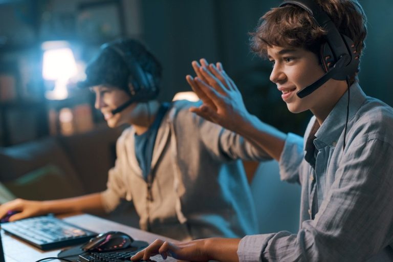 Should You Bring Your Gaming PC To College? 9 Things To Consider